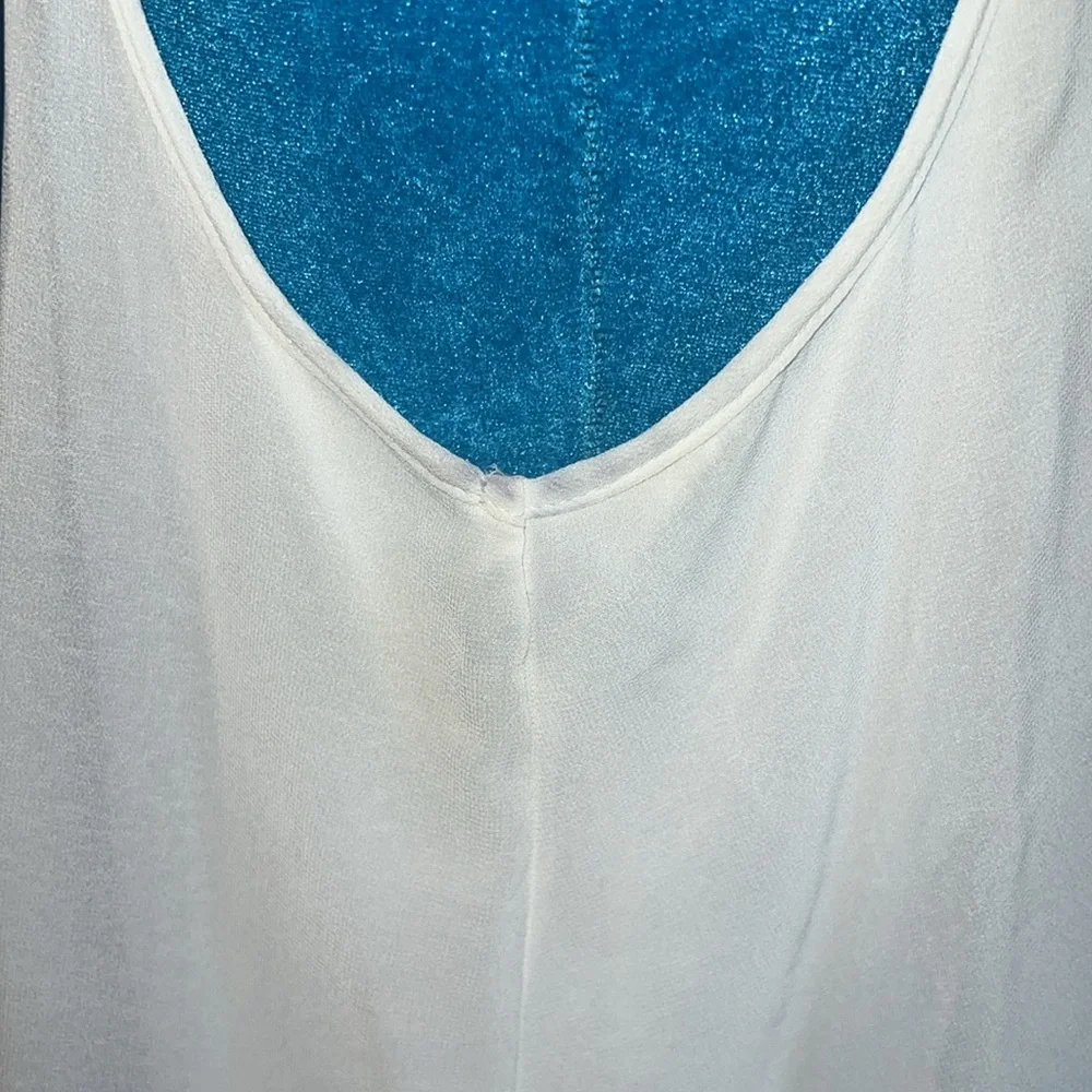 Sleeveless White Blouse - Picture 7 of 8